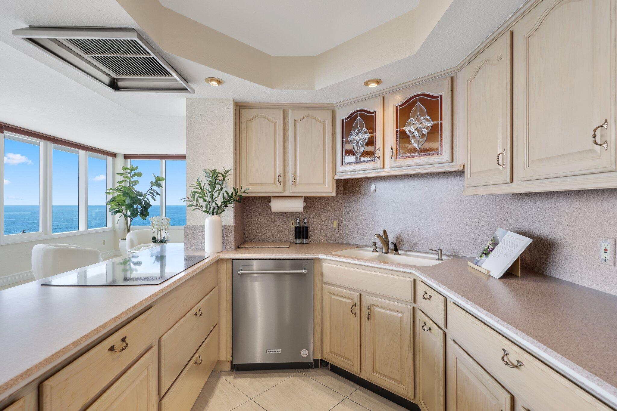 700 South Ocean Boulevard, Unit 1202 Boca Raton, FL 33432 - Photo 19 of 50 700 South Ocean Boulevard - 33.jpg-SMALL