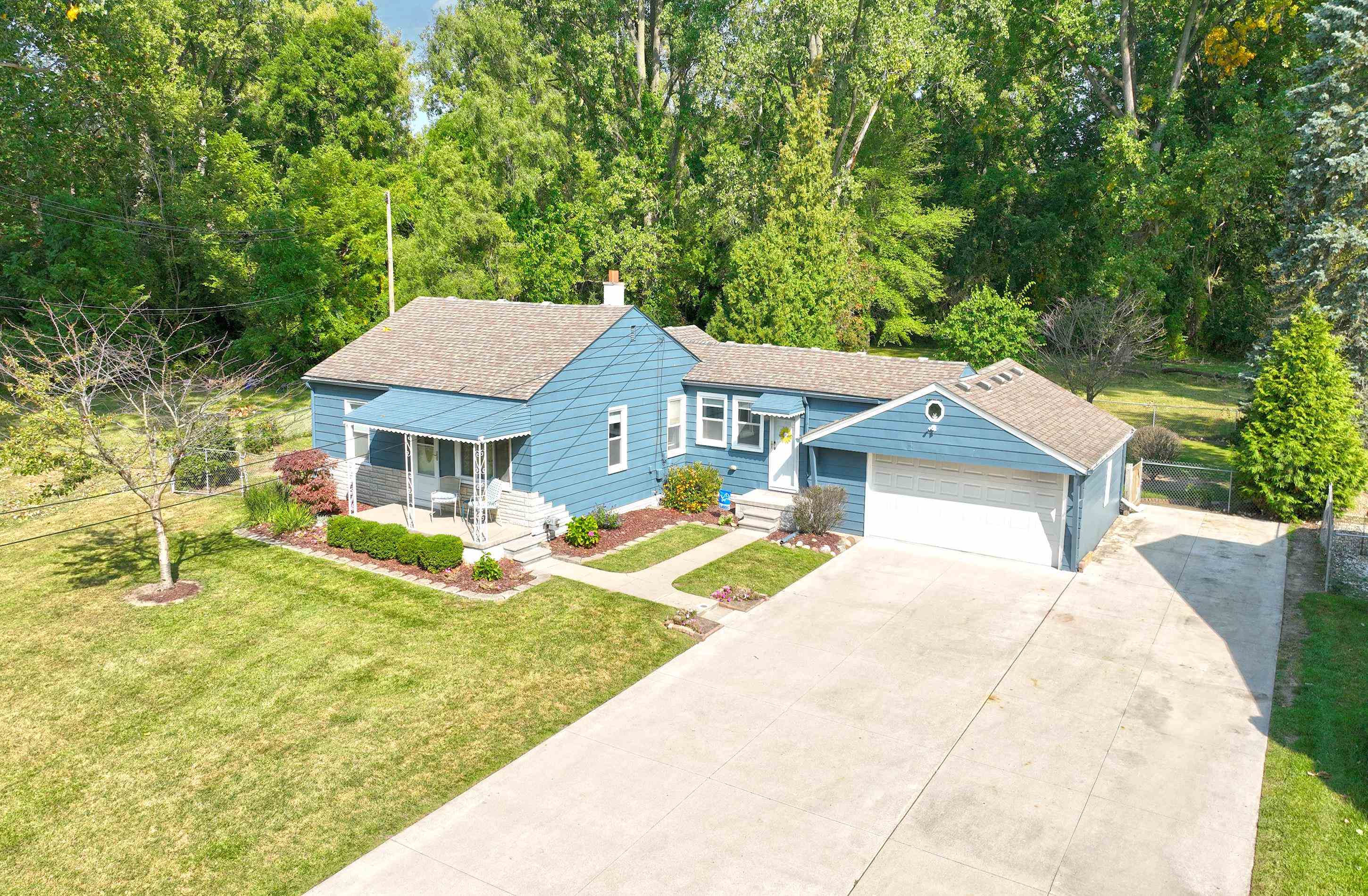 6651 Mayfair Road Utica, MI 48317 - Photo 4 of 55 50188540-df35ea82-0e4d-4b38-8b80-8447dc10e214.JPG