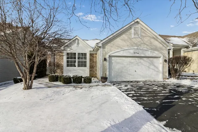 $384,900 | 13744 South Ironwood Drive, Plainfield, IL 60544