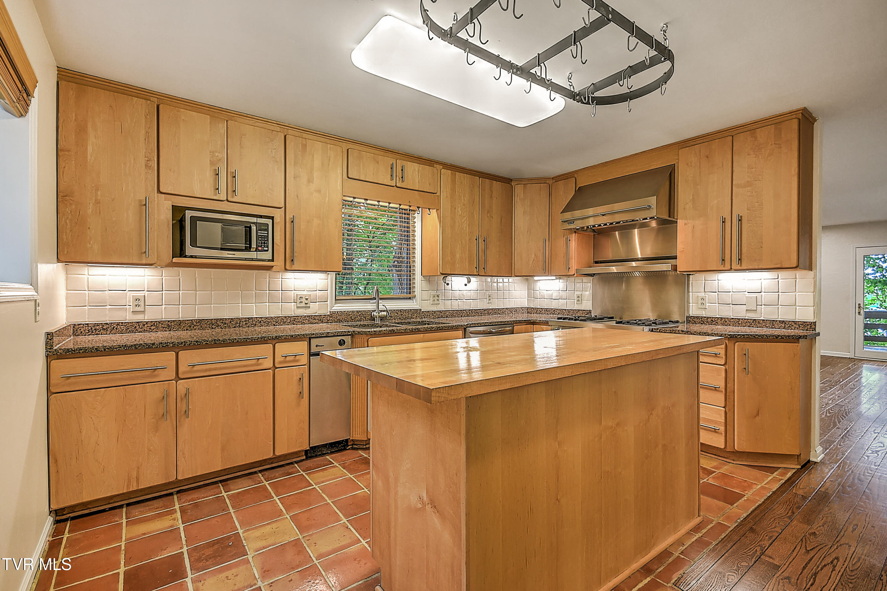 490 Hideaway Farm Road Piney Flats, TN 37686 - Photo 10 of 102 490 Hideaway ES-10