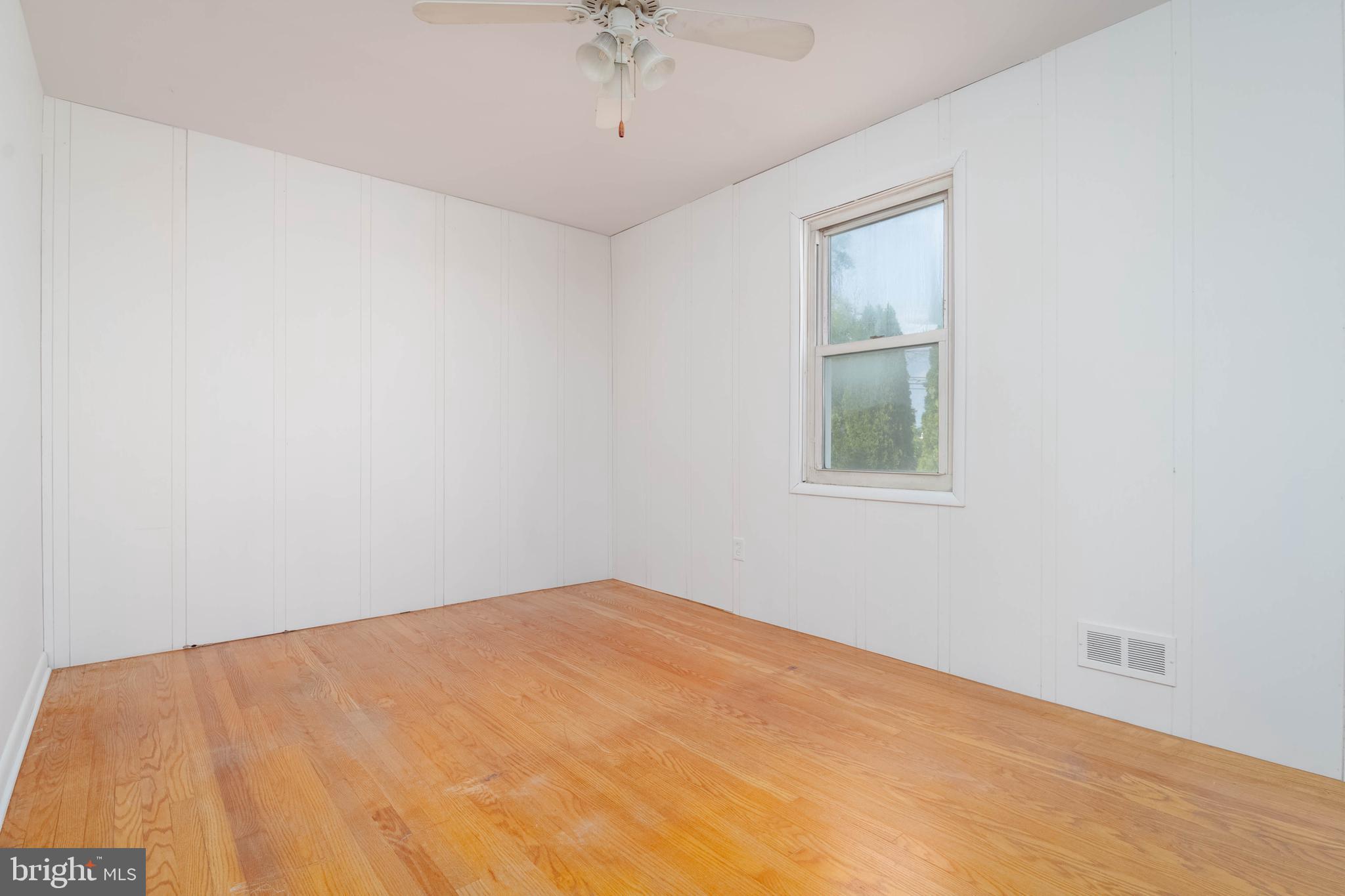 7623 Cedar Road Dundalk, MD 21222 - Photo 15 of 32
