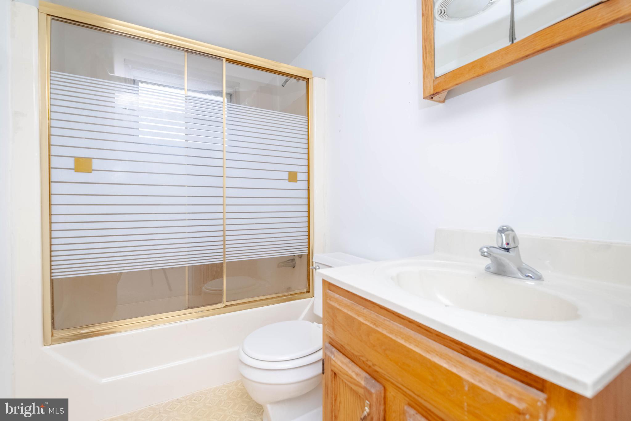7623 Cedar Road Dundalk, MD 21222 - Photo 23 of 32 Second floor bath