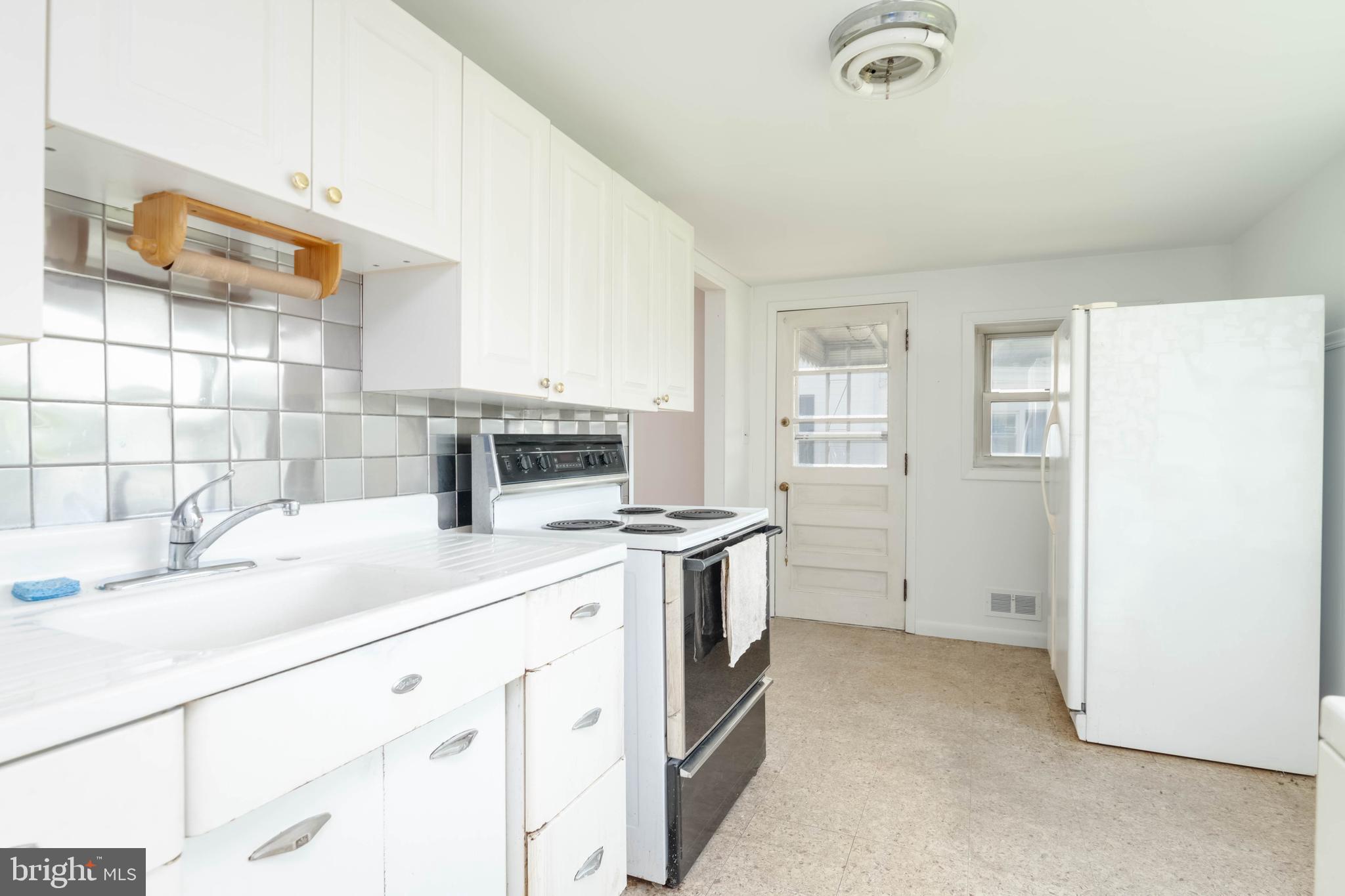 7623 Cedar Road Dundalk, MD 21222 - Photo 8 of 32
