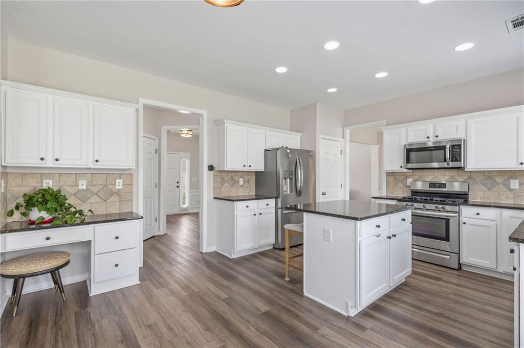 3676 Ramsey Circle Southwest Atlanta, GA 30331 - Photo 13 of 37