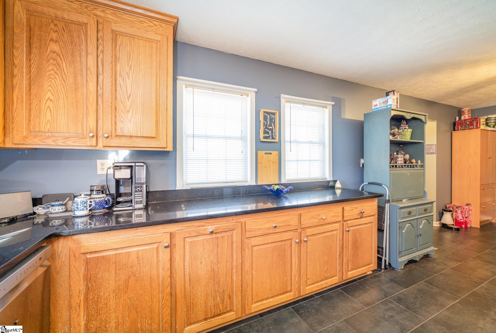 566 White Plains Road Gaffney, SC 29340 - Photo 11 of 36