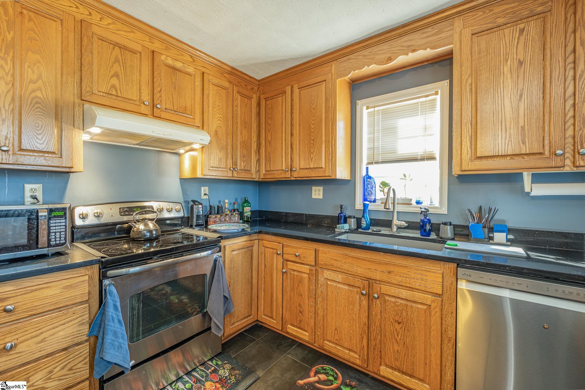 566 White Plains Road Gaffney, SC 29340 - Photo 10 of 36