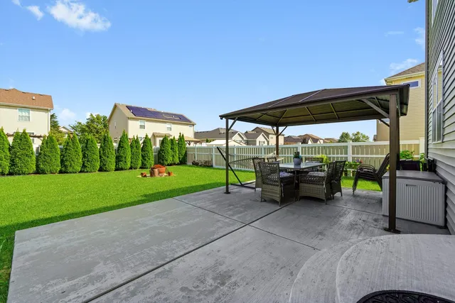 $555,000 | 749 North Misty Ridge Drive, Romeoville, IL 60446