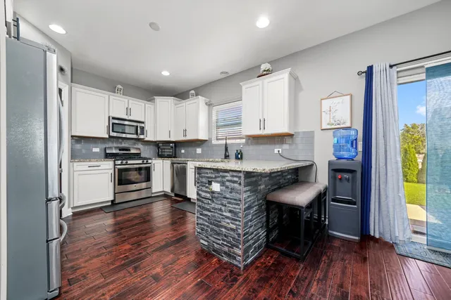 $555,000 | 749 North Misty Ridge Drive, Romeoville, IL 60446