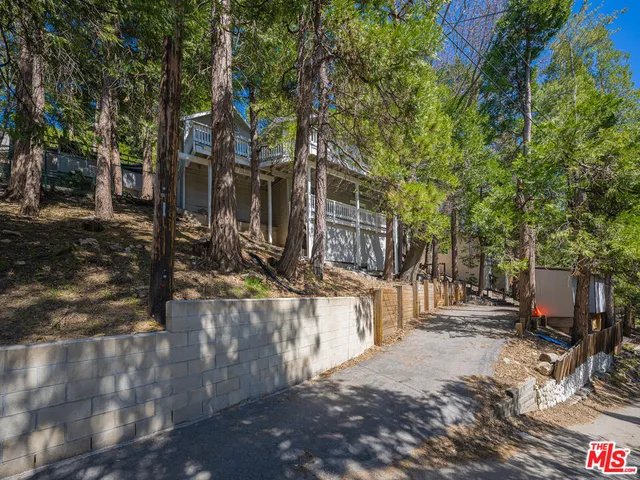 $3,200 | 233 Corona Circle, Lake Arrowhead, CA 92352