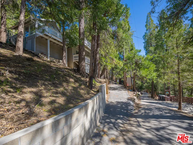 $3,200 | 233 Corona Circle, Lake Arrowhead, CA 92352