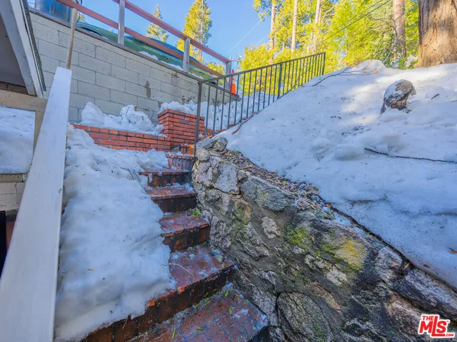 $3,200 | 233 Corona Circle, Lake Arrowhead, CA 92352