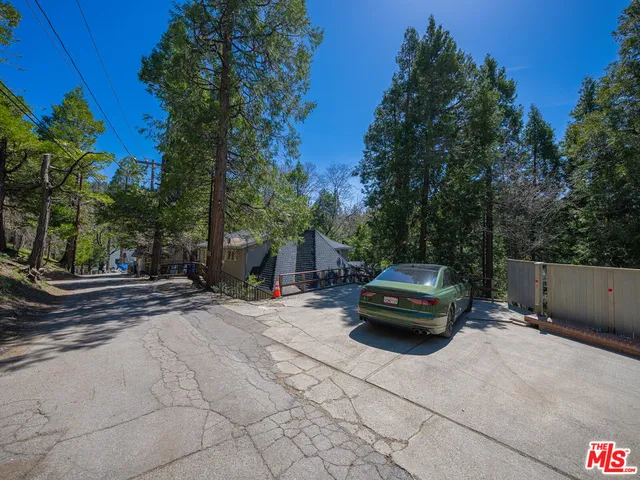 $3,200 | 233 Corona Circle, Lake Arrowhead, CA 92352
