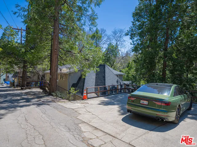 $3,200 | 233 Corona Circle, Lake Arrowhead, CA 92352