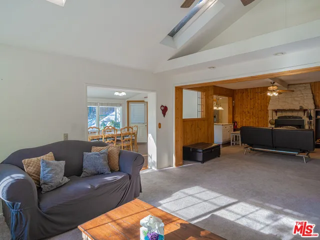 $3,200 | 233 Corona Circle, Lake Arrowhead, CA 92352