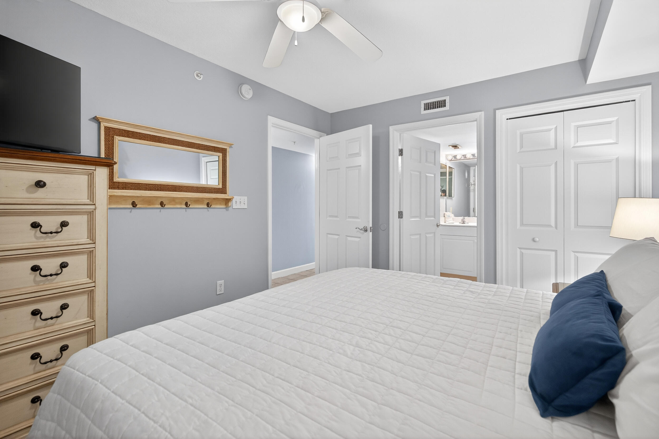 866 Santa Rosa Boulevard, Unit 317 Fort Walton Beach, FL 32548 - Photo 3 of 46 a bedroom with a bed and a flat tv screen