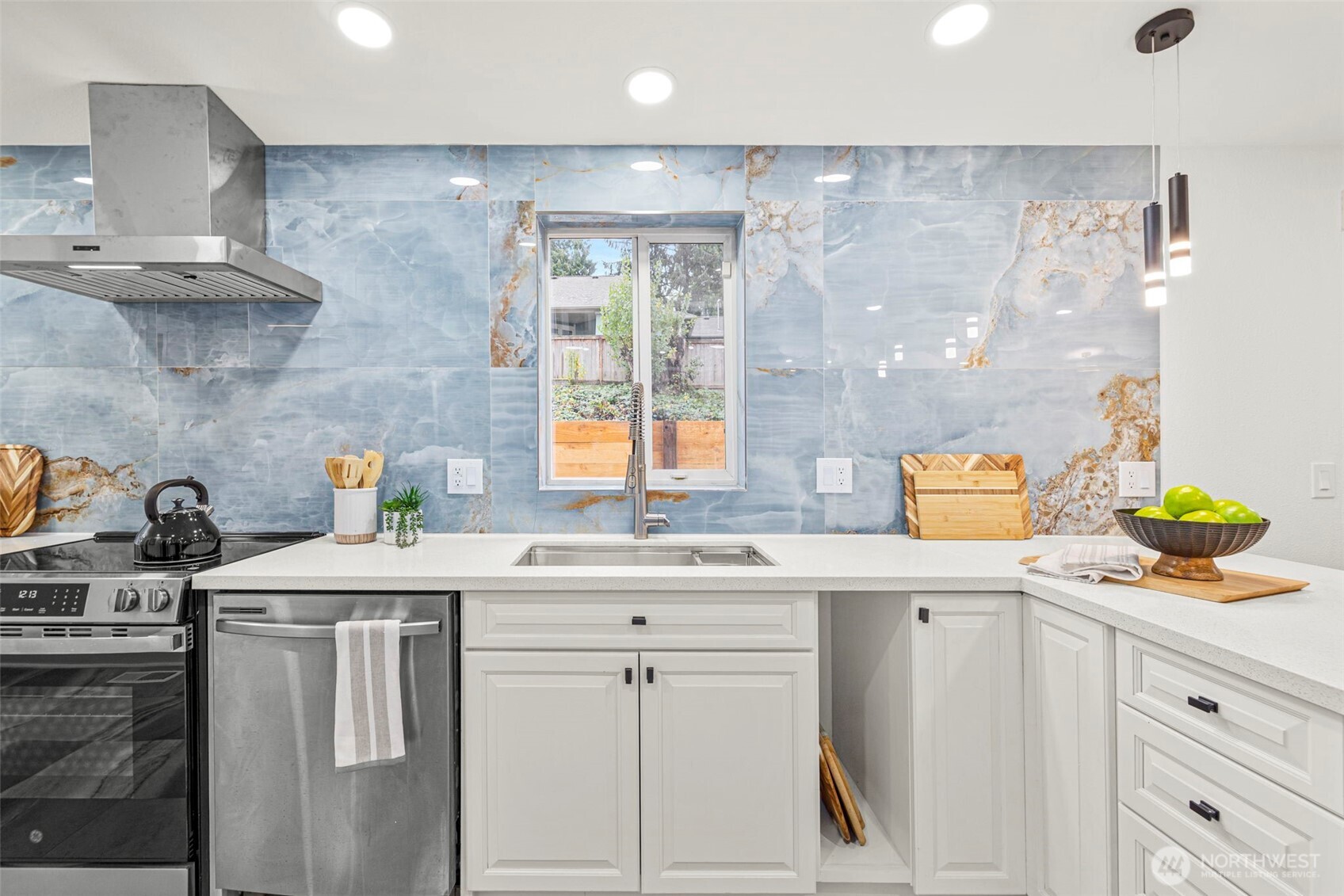 2525 Southwest 102nd Lane Seattle, WA 98146 - Photo 20 of 38