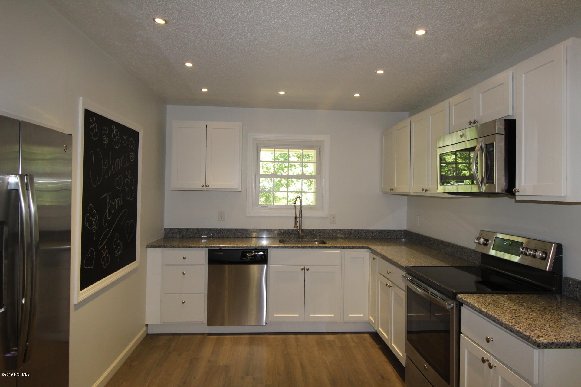 103 Raft Road New Bern, NC 28562 - Photo 1 of 39 kitchen