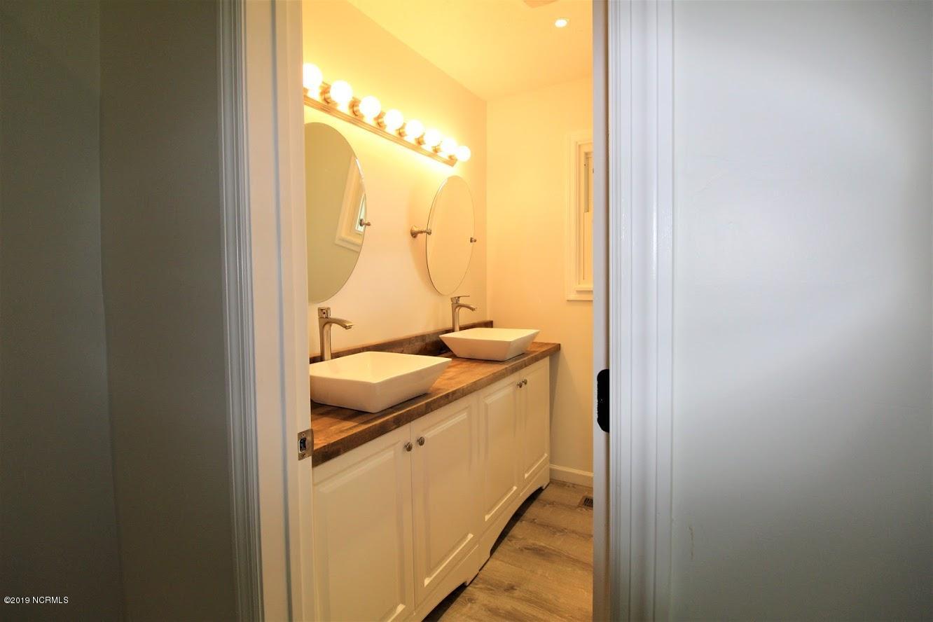 103 Raft Road New Bern, NC 28562 - Photo 11 of 39 master bath