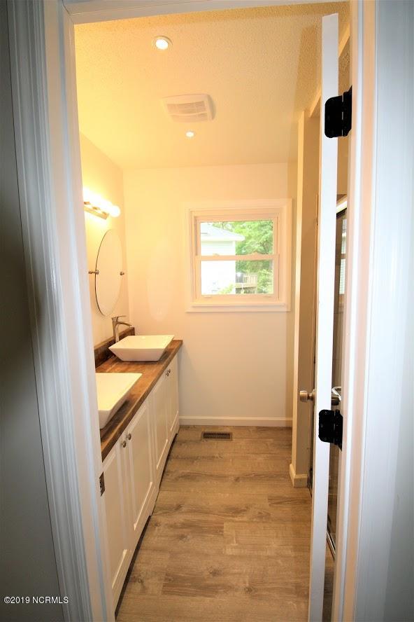 103 Raft Road New Bern, NC 28562 - Photo 12 of 39 master bath
