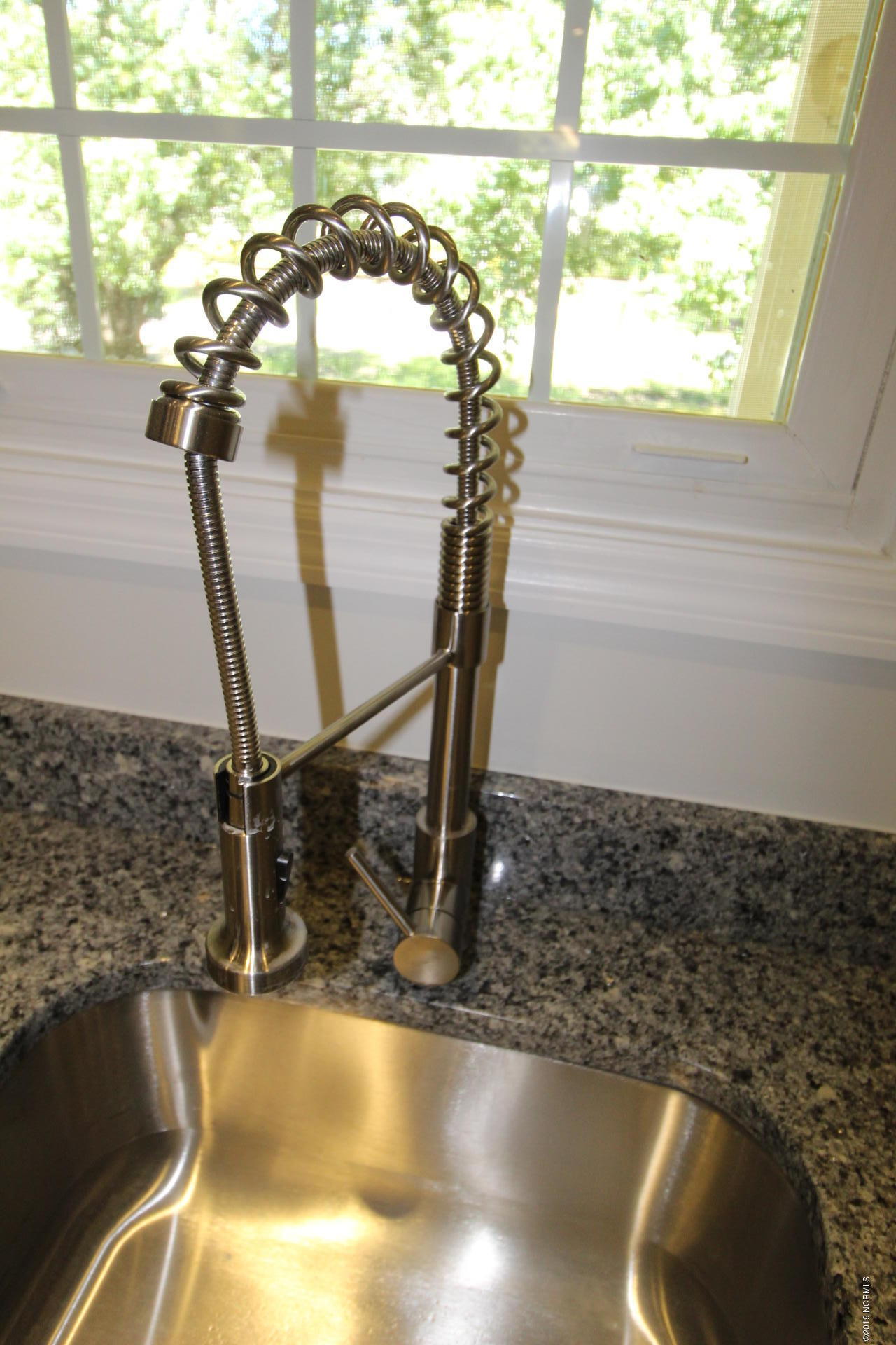 103 Raft Road New Bern, NC 28562 - Photo 4 of 39 kitchen