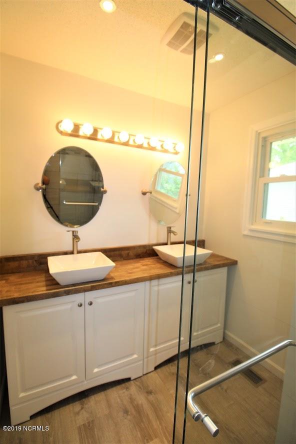 103 Raft Road New Bern, NC 28562 - Photo 10 of 39 master bath