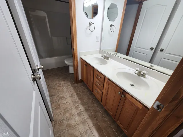 $355,000 | 7215 Lockford Walk North, Avon, IN 46123