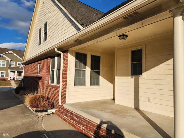 $355,000 | 7215 Lockford Walk North, Avon, IN 46123