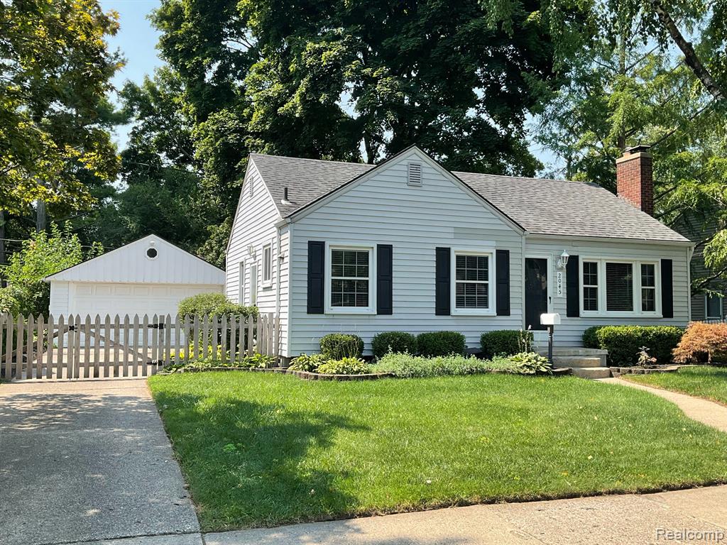 2045 Hampton Road Grosse Pointe Woods, MI 48236 - Photo 1 of 14