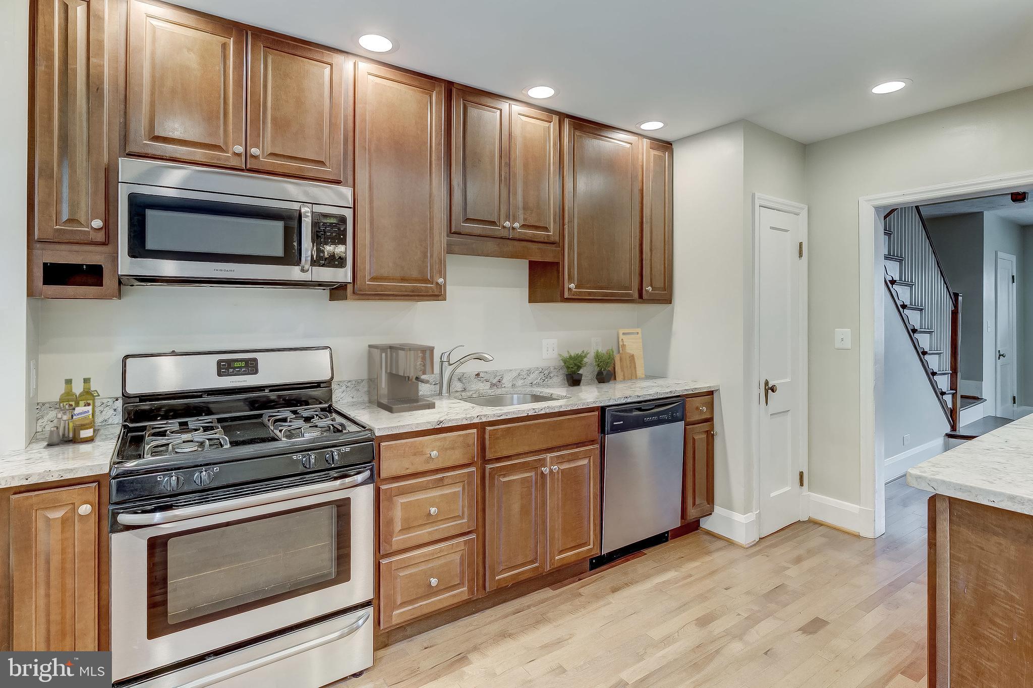 24 North Belle Grove Road Baltimore, MD 21228 - Photo 3 of 54 Gallery Image 3