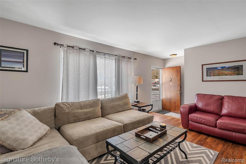 23048 Tuck Road Farmington Hills, MI 48336 - Photo 4 of 36