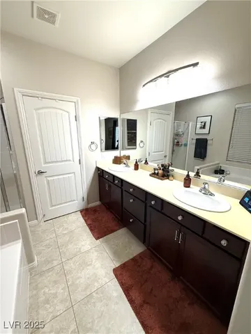 $2,400 | 3731 Gilmore Creek Street, Las Vegas, NV 89129