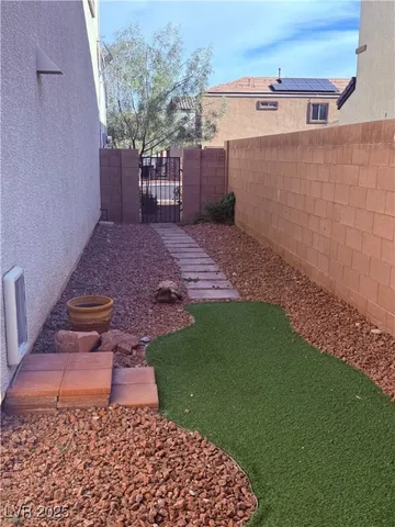 $2,400 | 3731 Gilmore Creek Street, Las Vegas, NV 89129