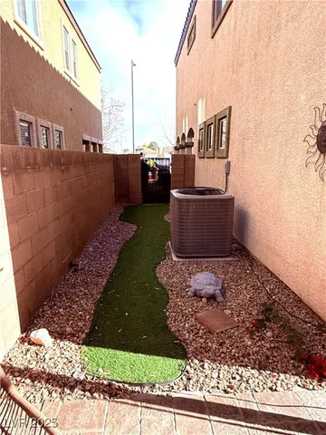 $2,400 | 3731 Gilmore Creek Street, Las Vegas, NV 89129