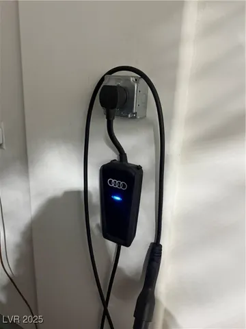 $2,400 | 3731 Gilmore Creek Street, Las Vegas, NV 89129