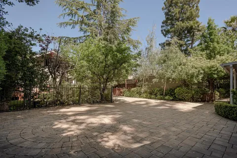 $4,950,000 | 717 Walnut Avenue, Burlingame, CA 94010