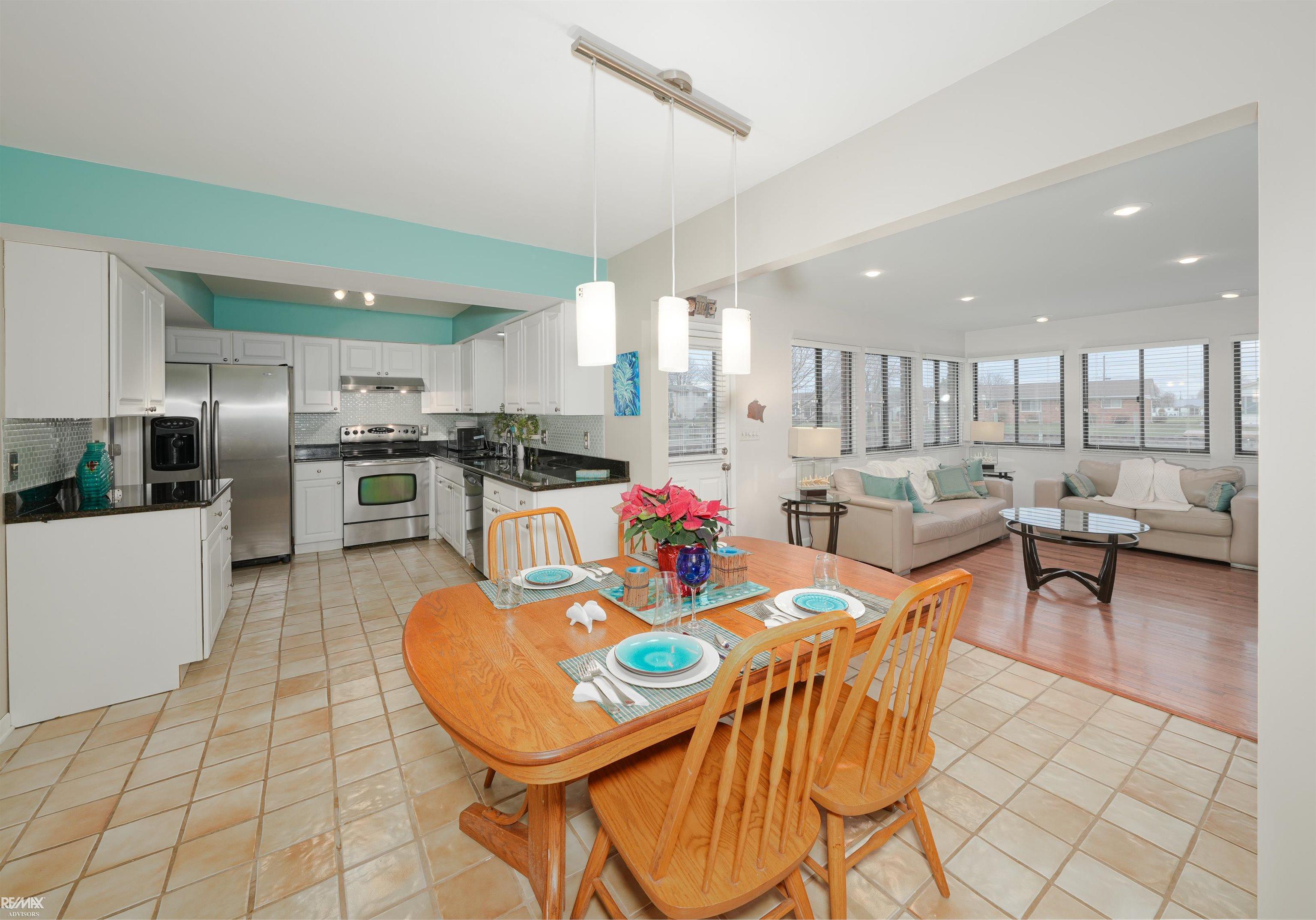 7244 Riverside Drive Algonac, MI 48001 - Photo 16 of 28 50097358-15.JPG