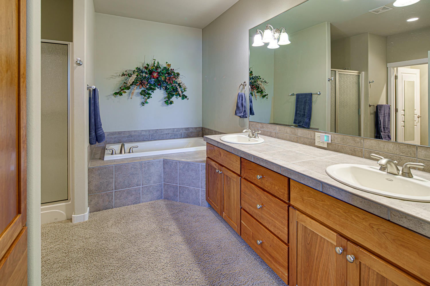 1386 Highland View Loop Redmond, OR 97756 - Photo 16 of 25 larsonbathmaster