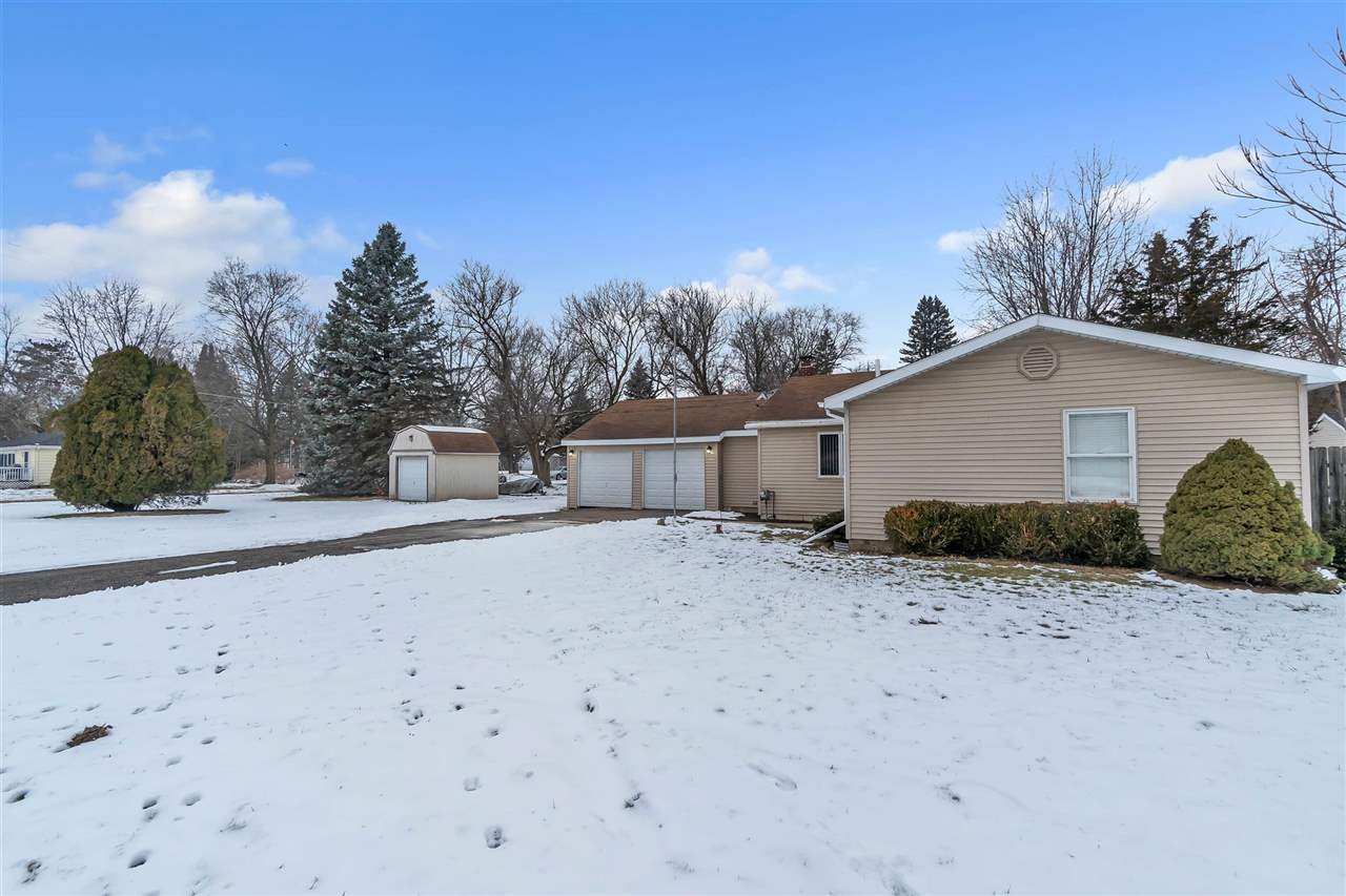 4437 East Coldwater Road Flint, MI 48506 - Photo 4 of 27 50032124-3.JPG