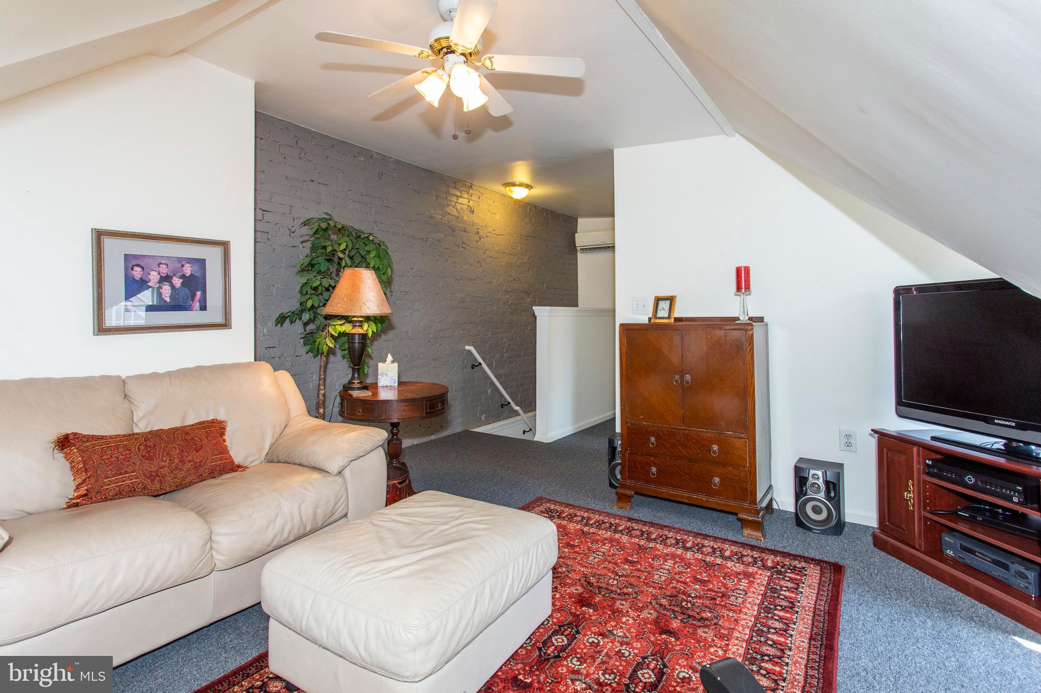 4635 Spruce Street Philadelphia, PA 19139 - Photo 40 of 53 4th floor living room