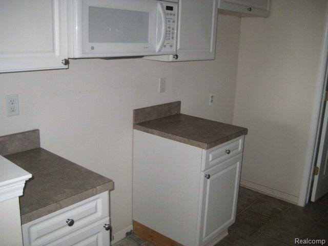 3481 Tremonte Circle, Unit 218 Rochester, MI 48306 - Photo 4 of 7 Kit1.JPG