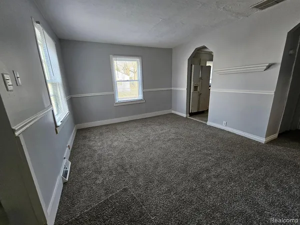 $1,375 | 6828 Meadow Avenue, Warren, MI 48091