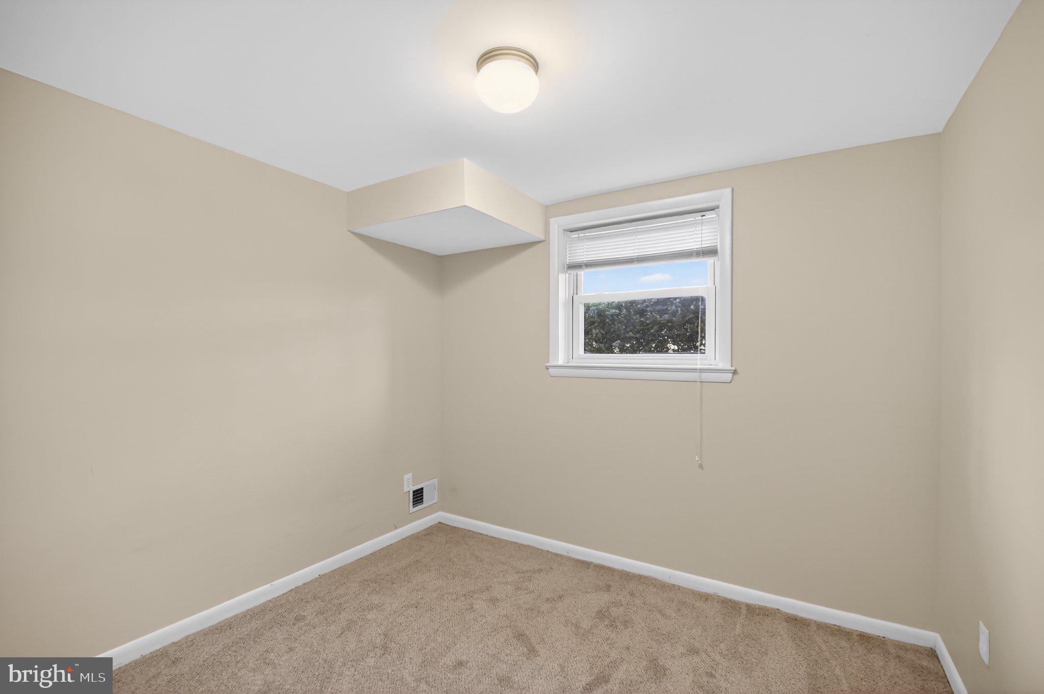 7391 Baldwin Ridge Road Warrenton, VA 20187 - Photo 20 of 31 Cozy room with natural light.