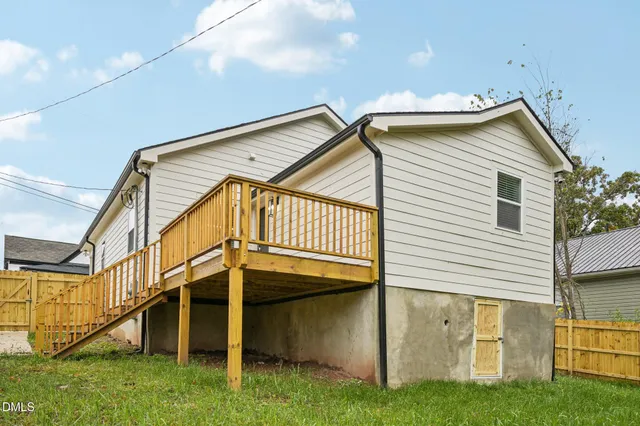 a view of a large window with an outdoor view