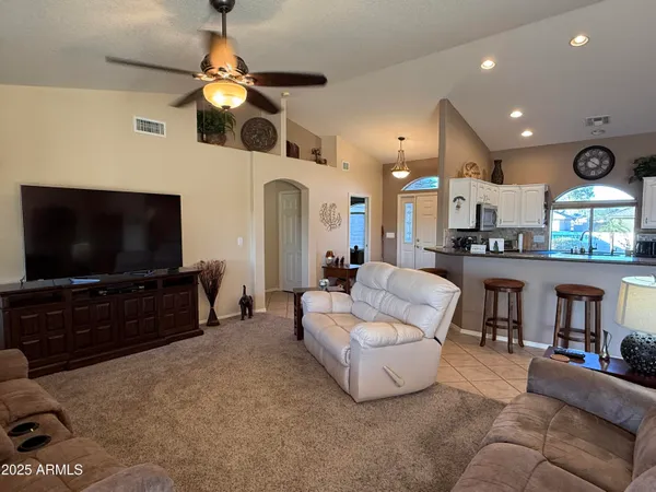 $2,600 | 11401 East Medina Avenue, Mesa, AZ 85209