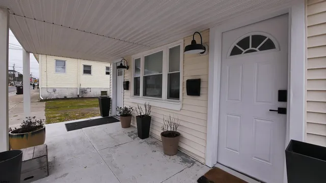 a view of an entryway of the house