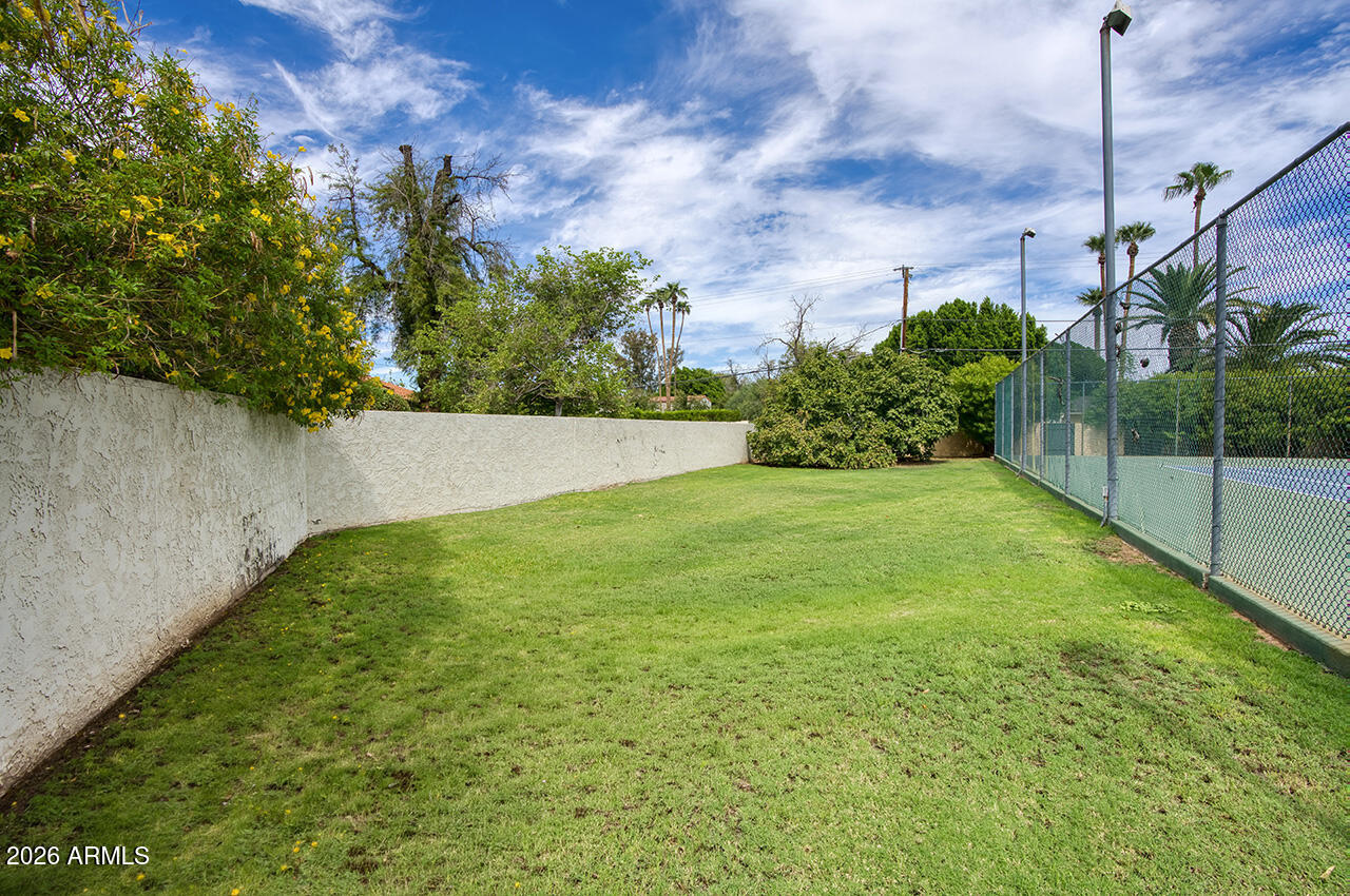 625 West Ocotillo Road Phoenix, AZ 85013 - Photo 26 of 28 Community Grassy area