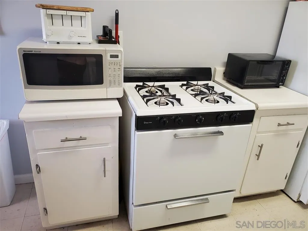 333 Lansing Circle Escondido, CA 92025 - Photo 6 of 18 a utility room with dryer and washer