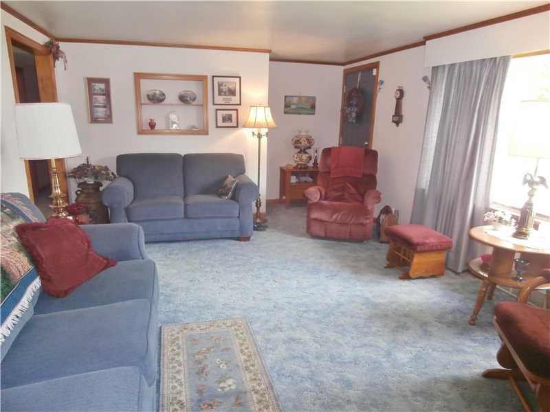 122 Bryan Street New Castle, PA 16102 - Photo 5 of 16 Living Room.