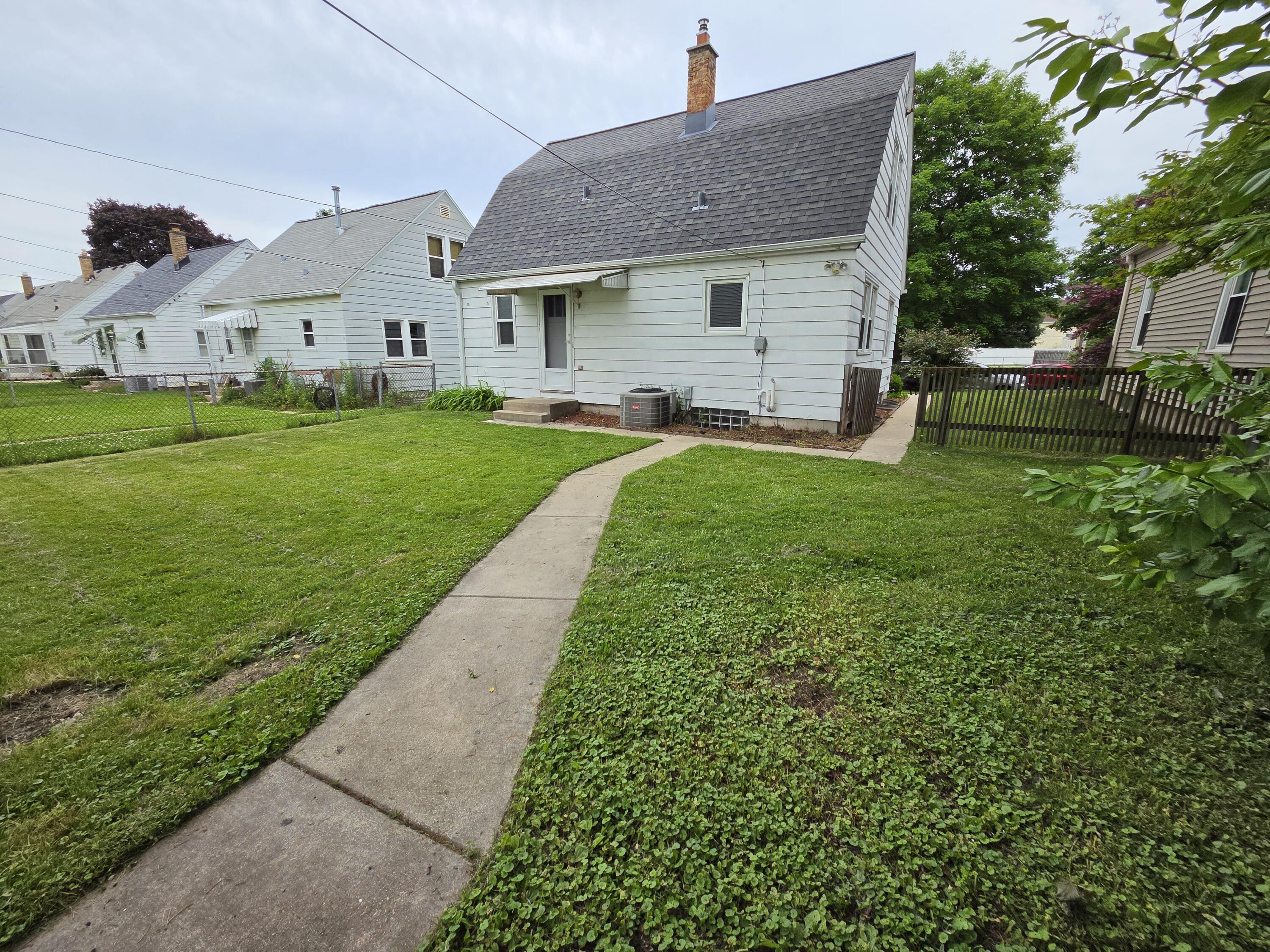 3265 South Burrell Street Milwaukee, WI 53207 - Photo 25 of 39 back yard