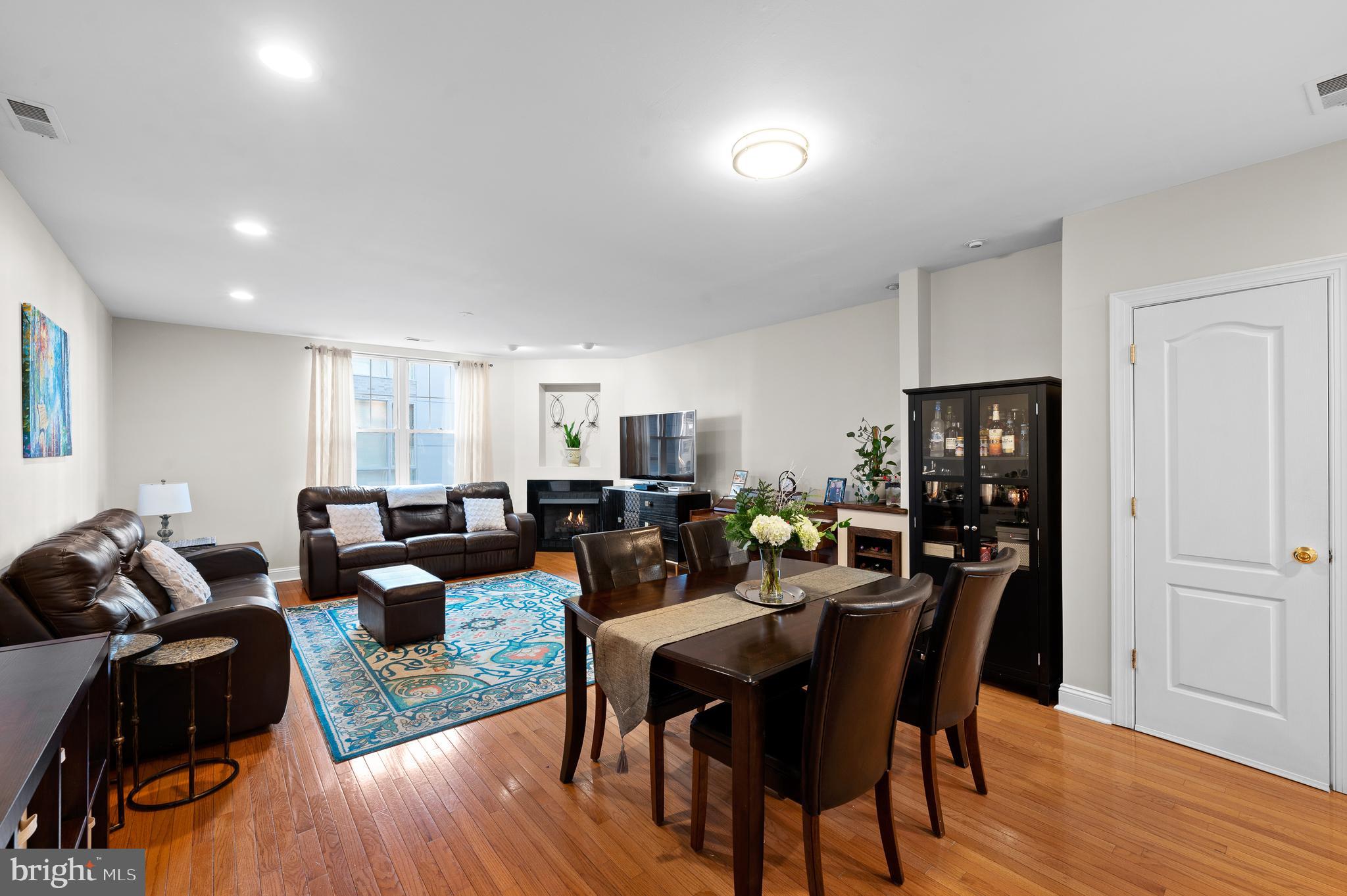 612 Queen Street Philadelphia, PA 19147 - Photo 11 of 40 Main Living Space - Second Floor